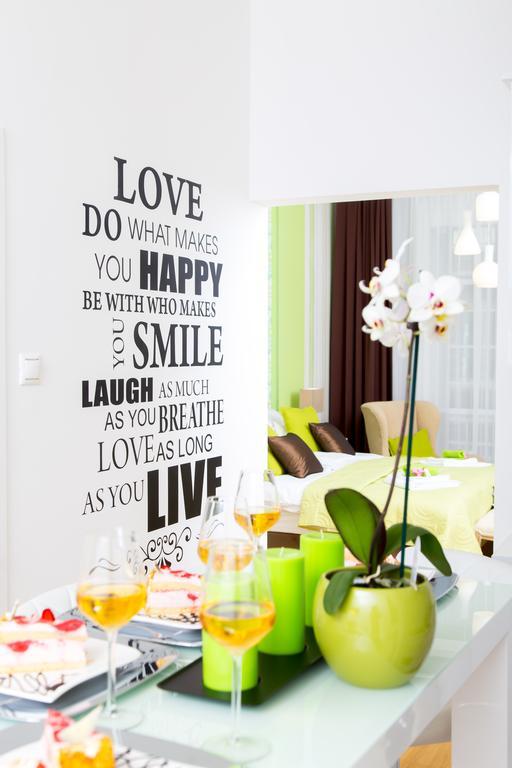 Makes You Happy Boedapest Buitenkant foto